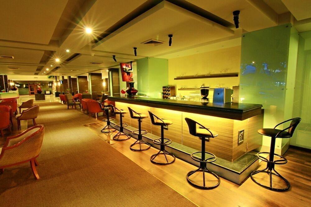 潘格兰海滩酒店 巴东 外观 照片